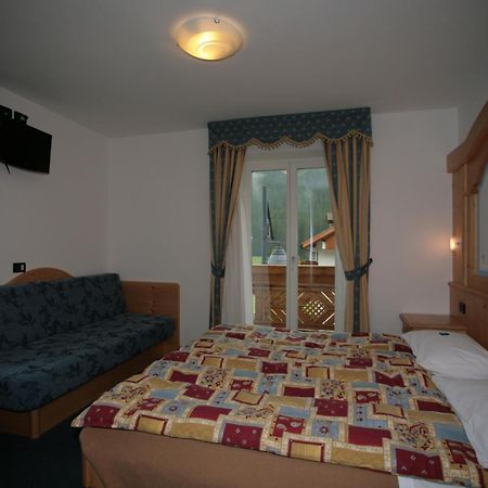Hotel Garni Eden à Canazei Chambre photo