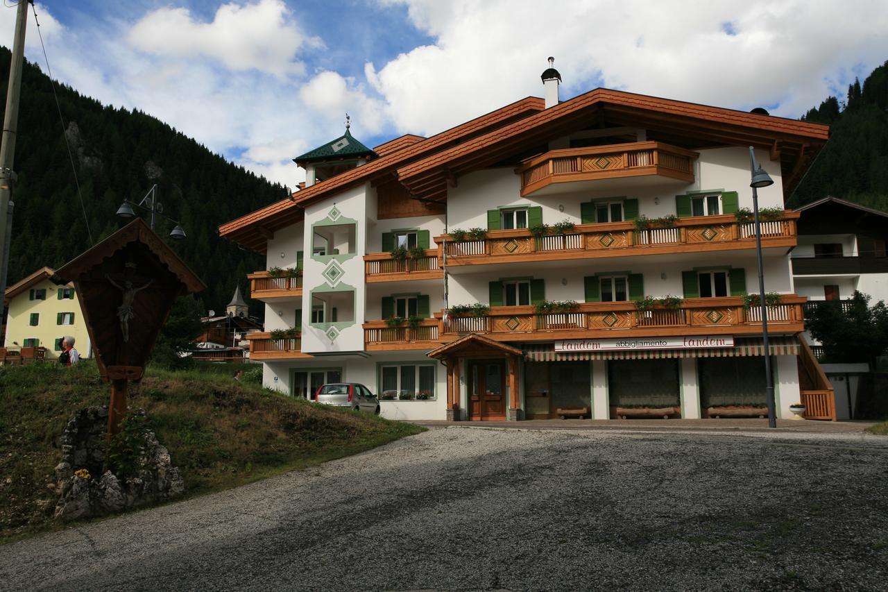 Hotel Garni Eden à Canazei Extérieur photo